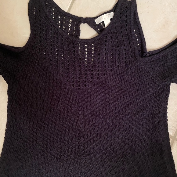 Cold shoulder knit sweater - Picture 2 of 2